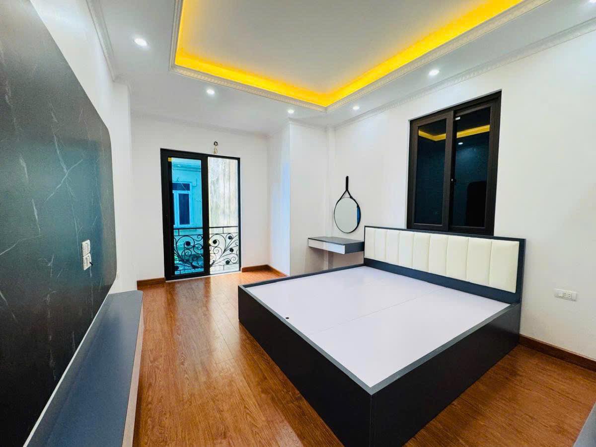 16 Tỷ Cửa Bắc 7 Tầng Thang Máy Dòng Tiền 650Tr/Năm 45M2 Xây Mới 5