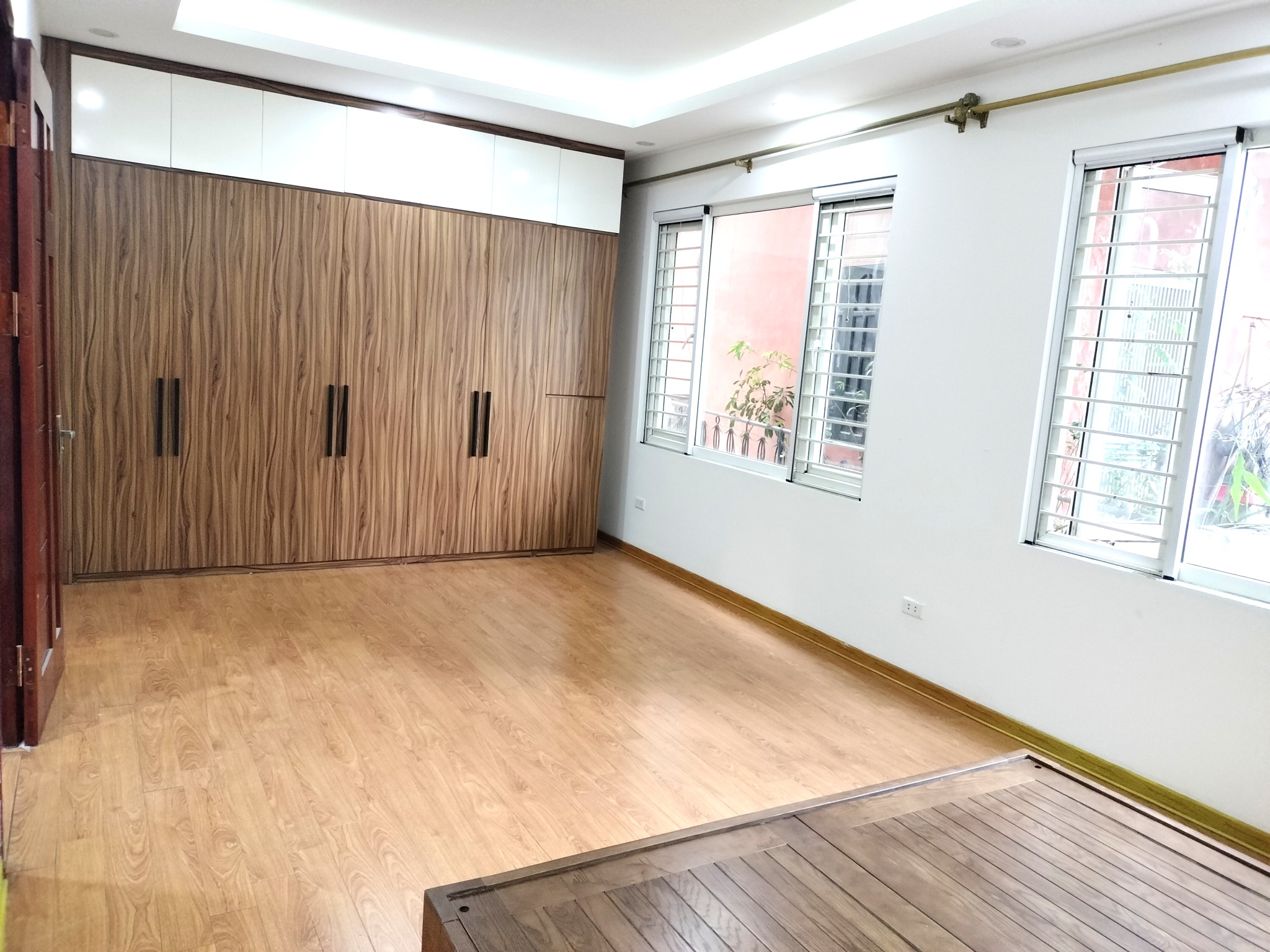 TRUNG TÂM BỒ ĐỀ-NHỈNH 9TỶ NHÀ ĐẸP Ở NGAY-39M 4T-CÁCH 15M RA PHỐ-TIỆN ÍCH BẠT NGÀN 3