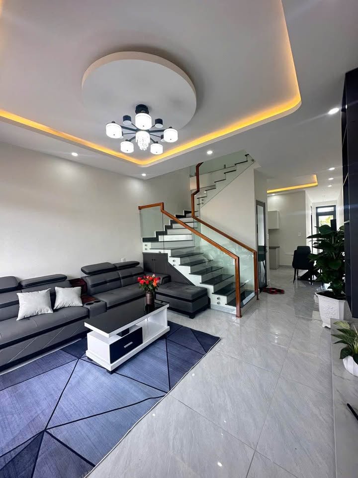 BÁN NHÀ ĐẸP MỚI XÂY CAO THẮNG ĐÀ LẠT - XÂY DỰNG PHÂN QUYỀN CHƯA ĐẾN 4 TỶ