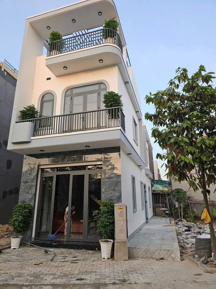 Nhà đẹp khu dân cư an ninh – Gần KCN Tân Tạo chỉ 300m