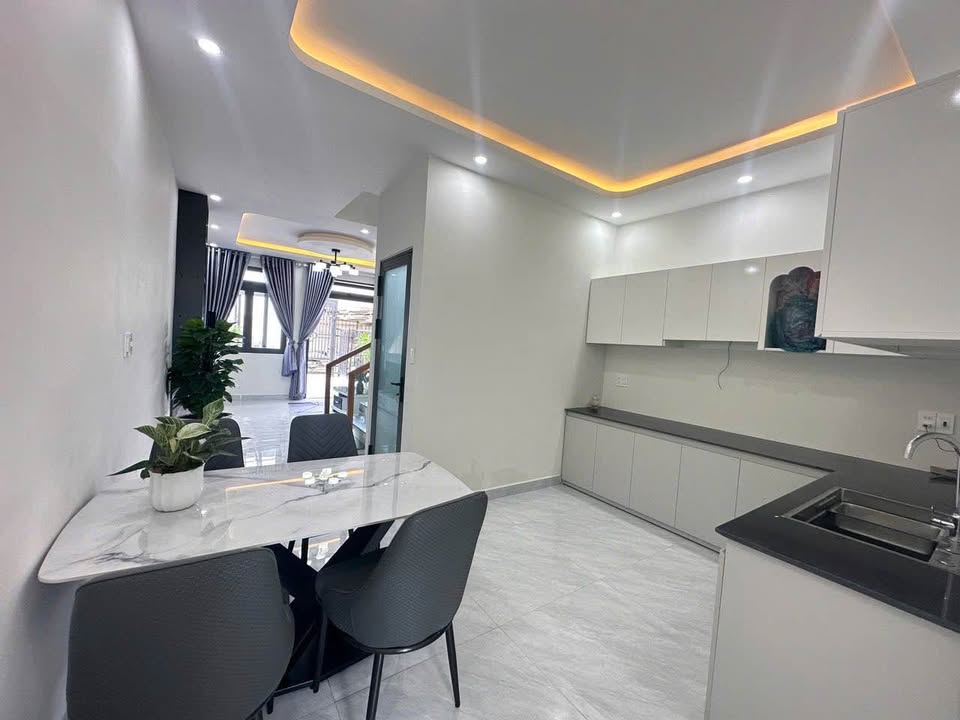 BÁN NHÀ ĐẸP MỚI XÂY CAO THẮNG ĐÀ LẠT - XÂY DỰNG PHÂN QUYỀN CHƯA ĐẾN 4 TỶ 3