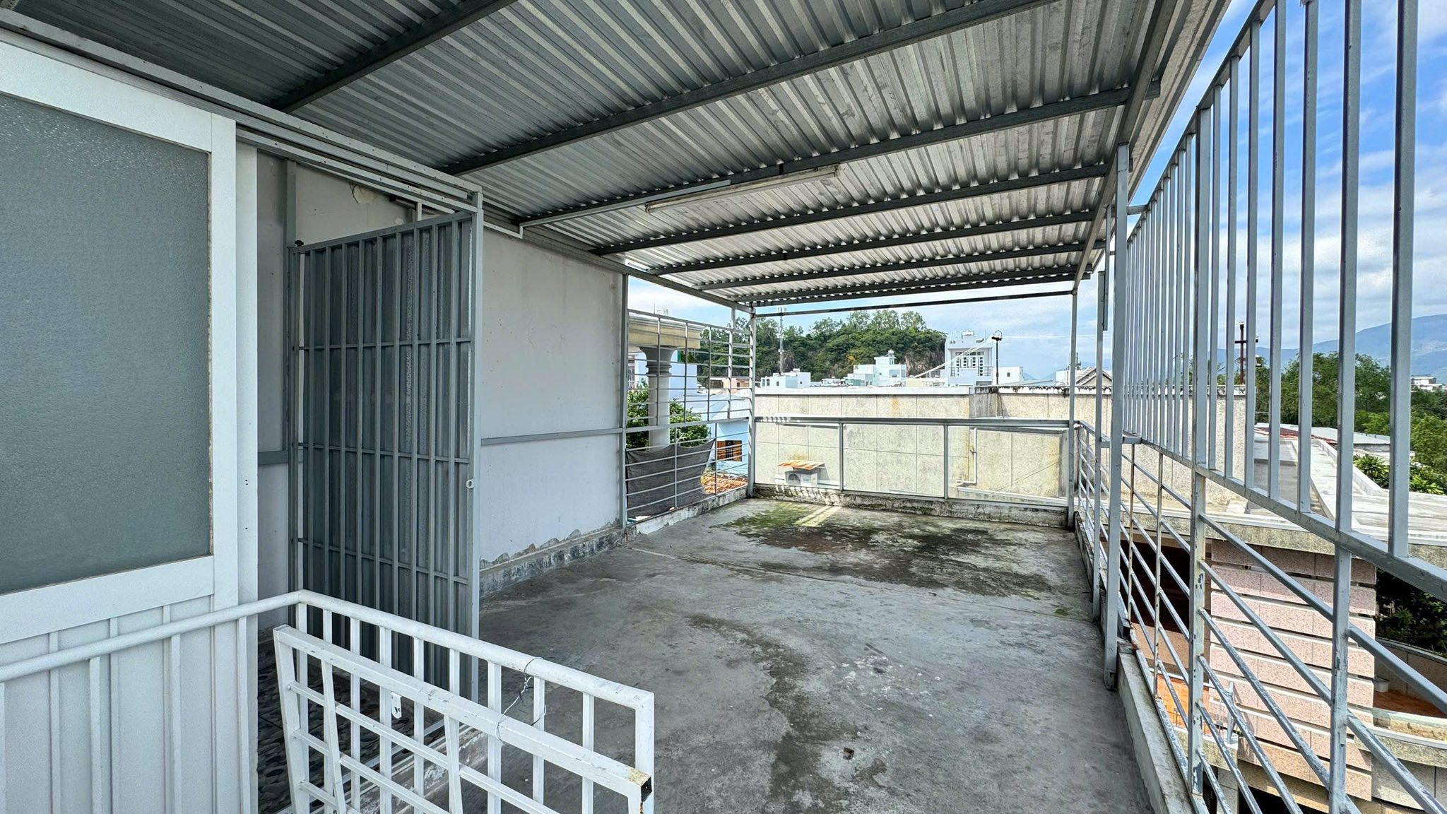 Bán nhà 3 tầng + 1 tum TTTP Nha Trang, đường Phan Đình Giót 1,65 tỷ 3