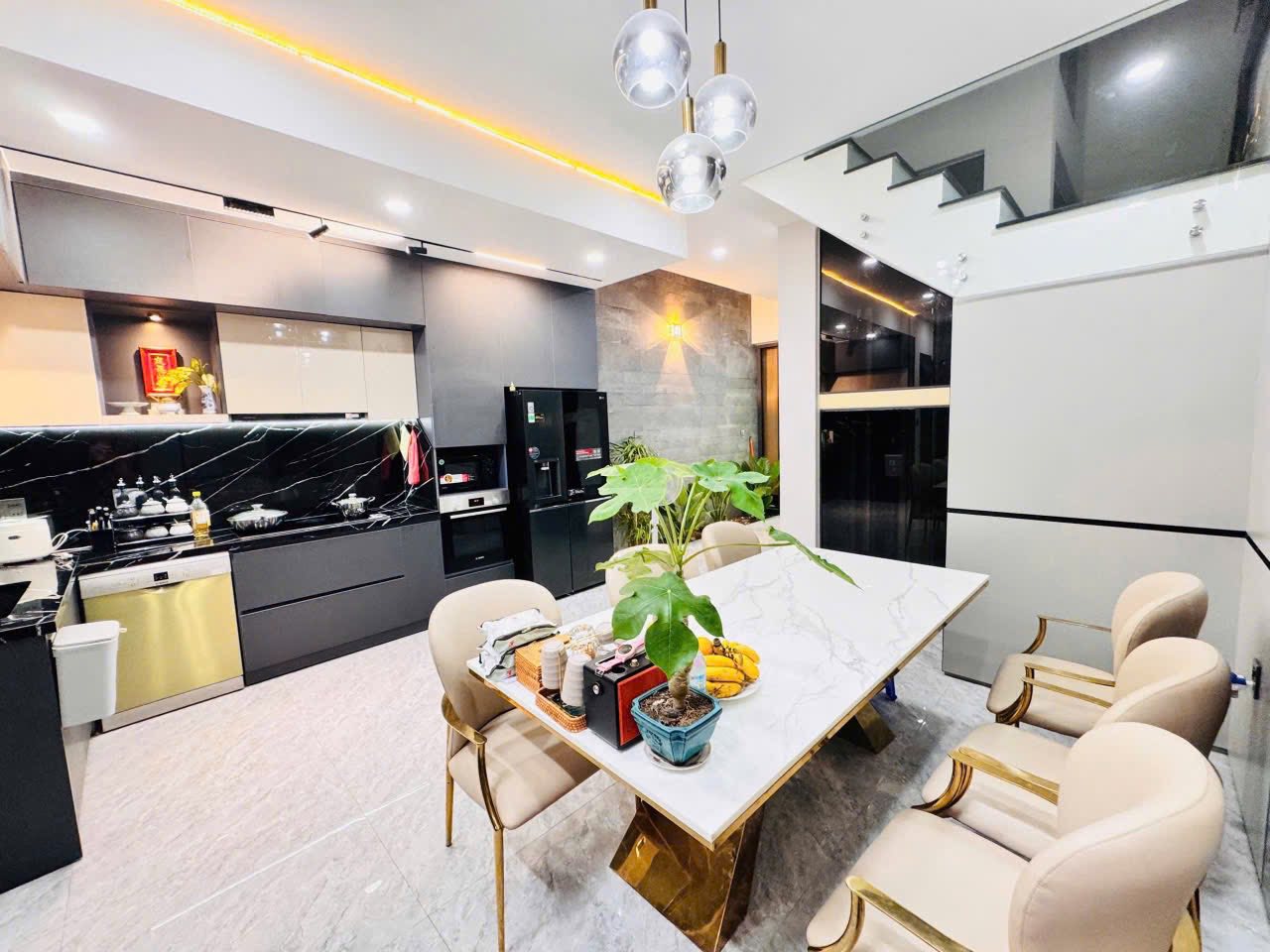 BÁN NHÀ 6 TẦNG MẶT TIỀN PHẠM NGỌC THẠCH, VĨNH HẢI, NHA TRANG – GIÁ 20 TỶ