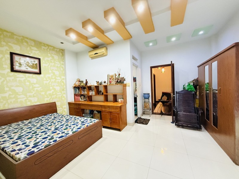 GIẢM 900 TRIỆU NHÀ HẺM ÔTÔ THOẠI NGỌC HẦU 90M2(5.6X17) 4 TẦNG BTCT SHR CHỈ 13 TỶ