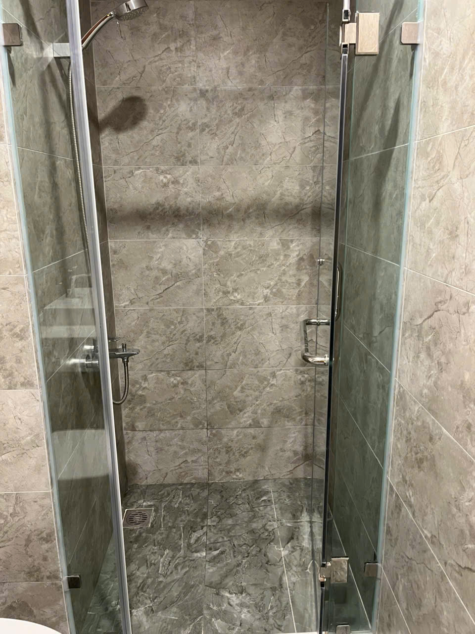 Cho thuê studio Zurich 2, tầng trung, nội thất cơ bản, ở ngay 7