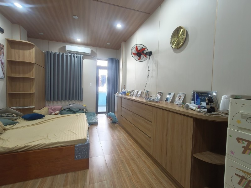 Bán nhà mặt phố đường Số 10, Phước Bình, Thủ Đức, TP HCM. DT 124m2, 2 tầng, 3PN, 3WC, giá 10,69 4