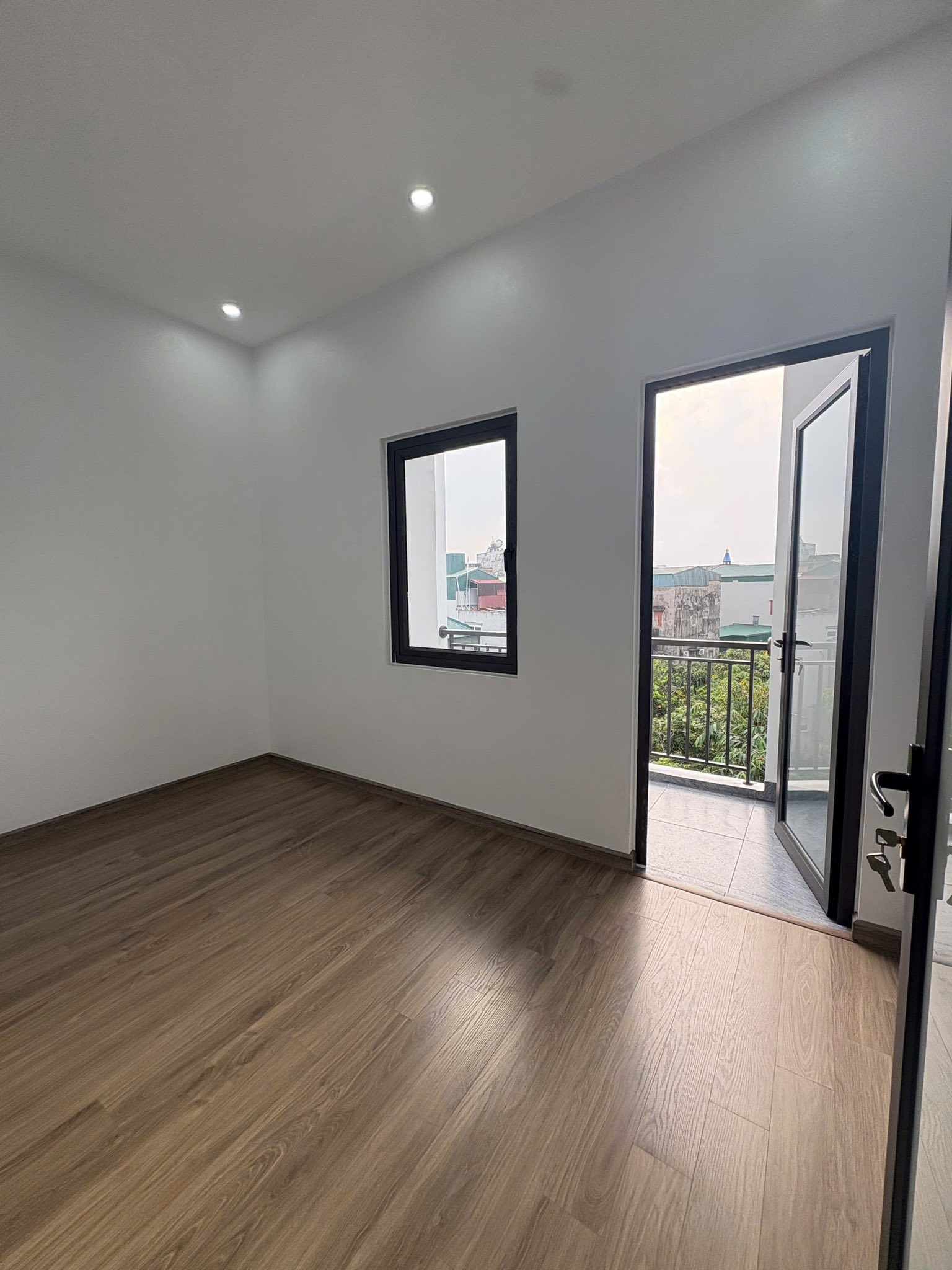 Bán căn nhà 3 tầng ngõ phố Đỗ Xá, ph Tứ Minh, TP HD, 42.9m2, mt 4m, 3 ngủ, 3 vs, chỉ 2.4x tỷ 9