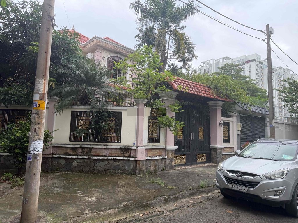 CHO THUÊ BIỆT THỰ SÂN VƯỜN PHÁP CỔ, SAU LƯNG GIGAMALL,NGAY CÔNG VIÊN. 3