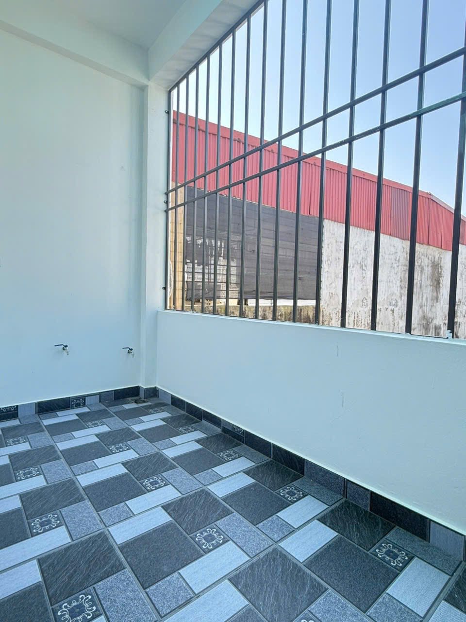 Bán căn nhà 2 tầng ngõ phố Lê Viết Hưng, ph Ngọc Châu, TP HD, 51m2, mt 4m, 3 ngủ, 2vs 11