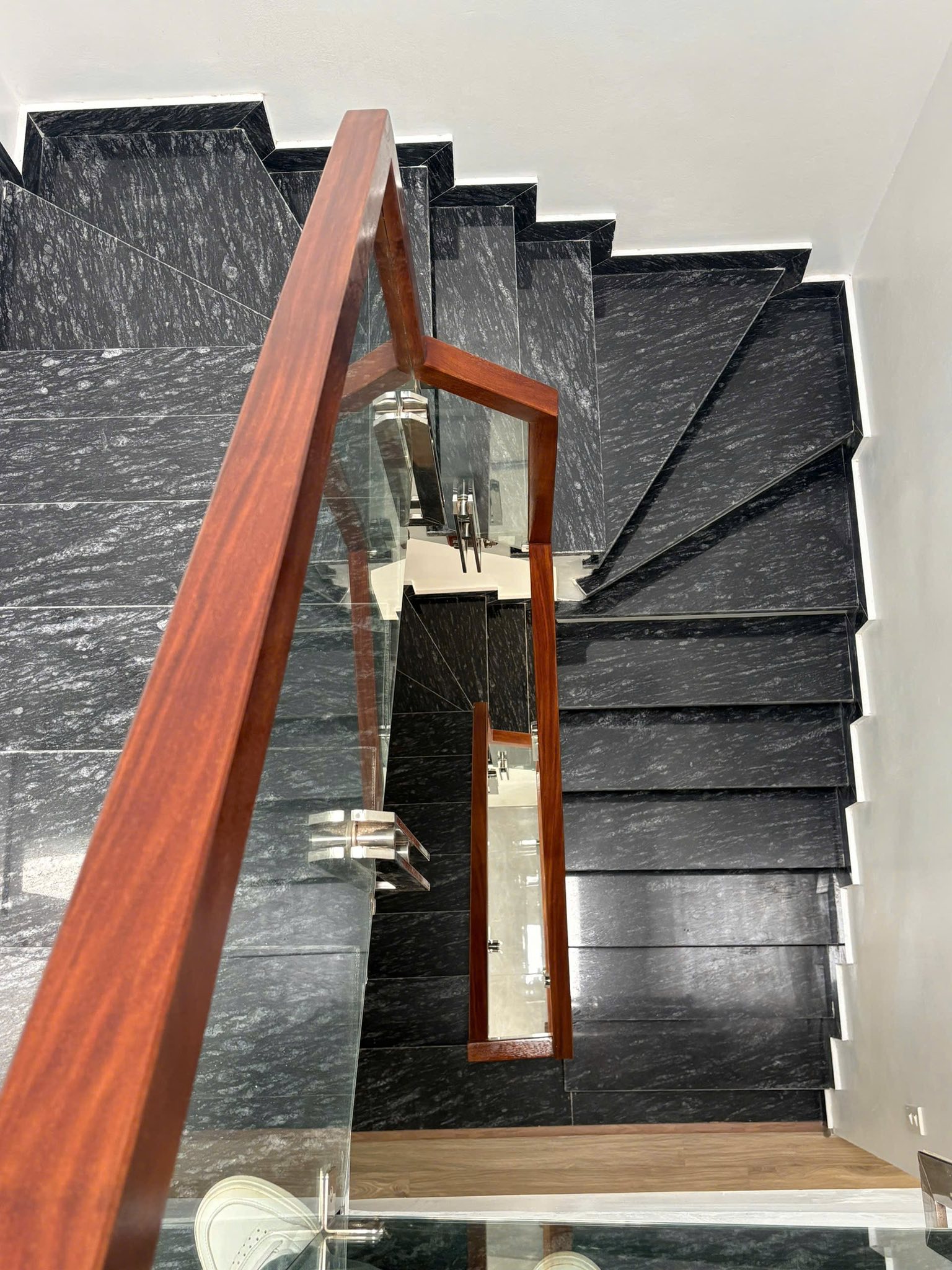 Bán căn nhà 3 tầng ngõ phố Đỗ Xá, ph Tứ Minh, TP HD, 42.9m2, mt 4m, 3 ngủ, 3 vs, chỉ 2.4x tỷ 10