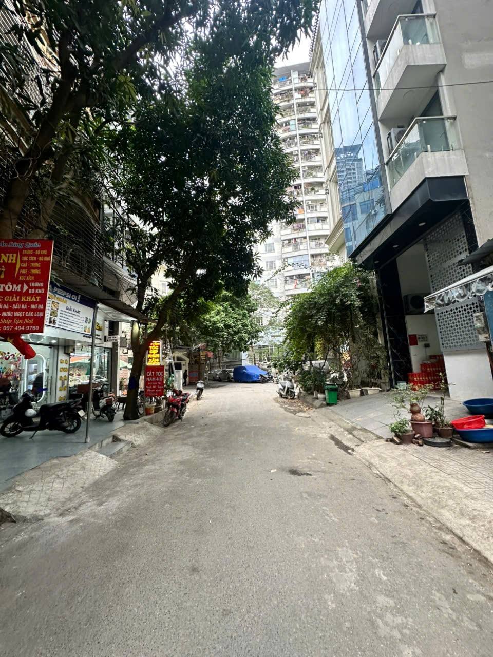 Bán nhanh 86m² đất phố Dương Khuê, mặt tiền 6m, vỉa hè rộng, xây tòa văn phòng, giá 36,7 tỷ.