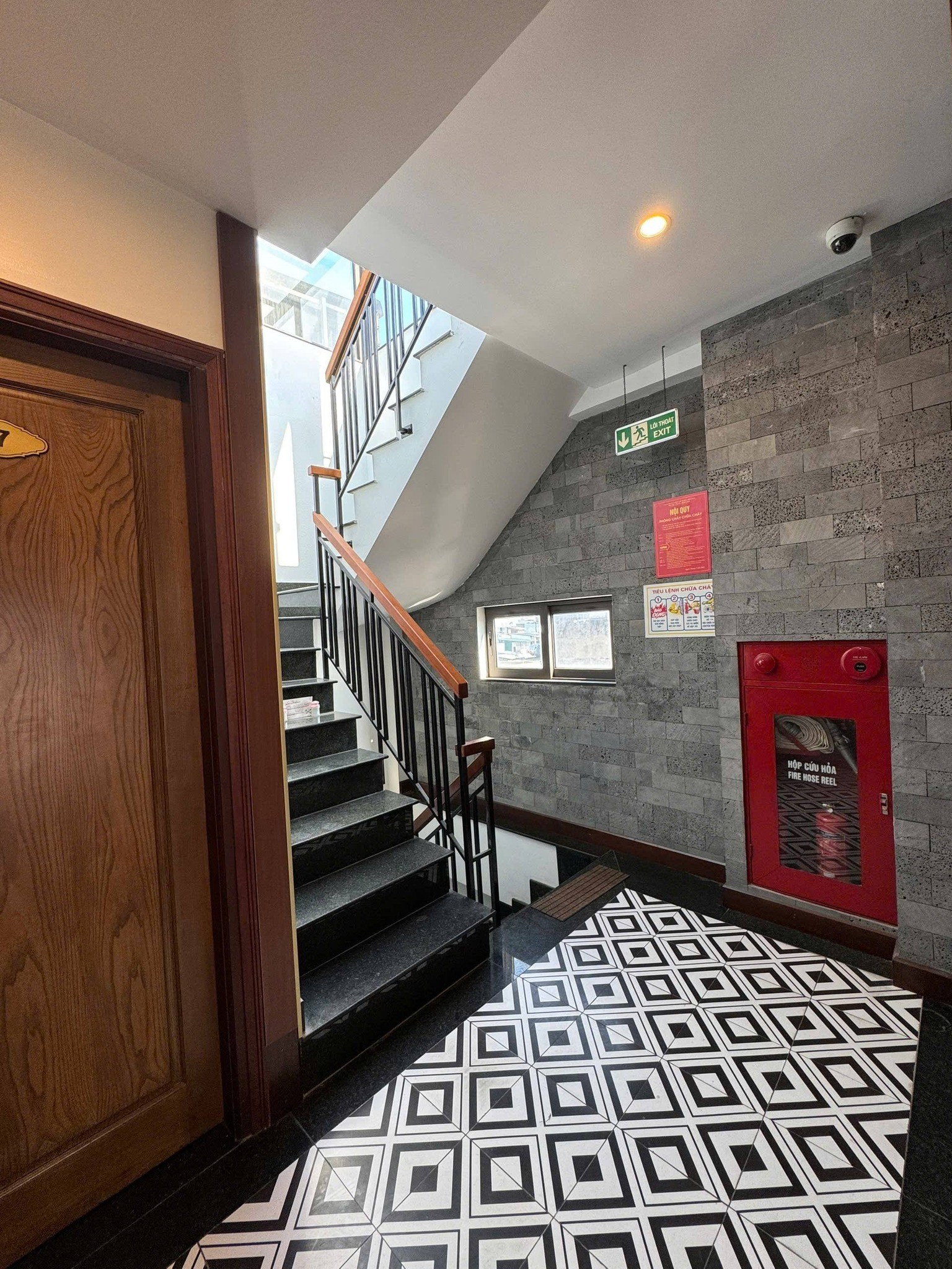 TÒA NHÀ SERVICE APARTMENTS MẶT PHỐ KINH DOANH QUẬN TÂY HỒ - VIEW HỒ MẶT THOÁNG - DÒNG TIỀN 3 TỶ/NĂM 4