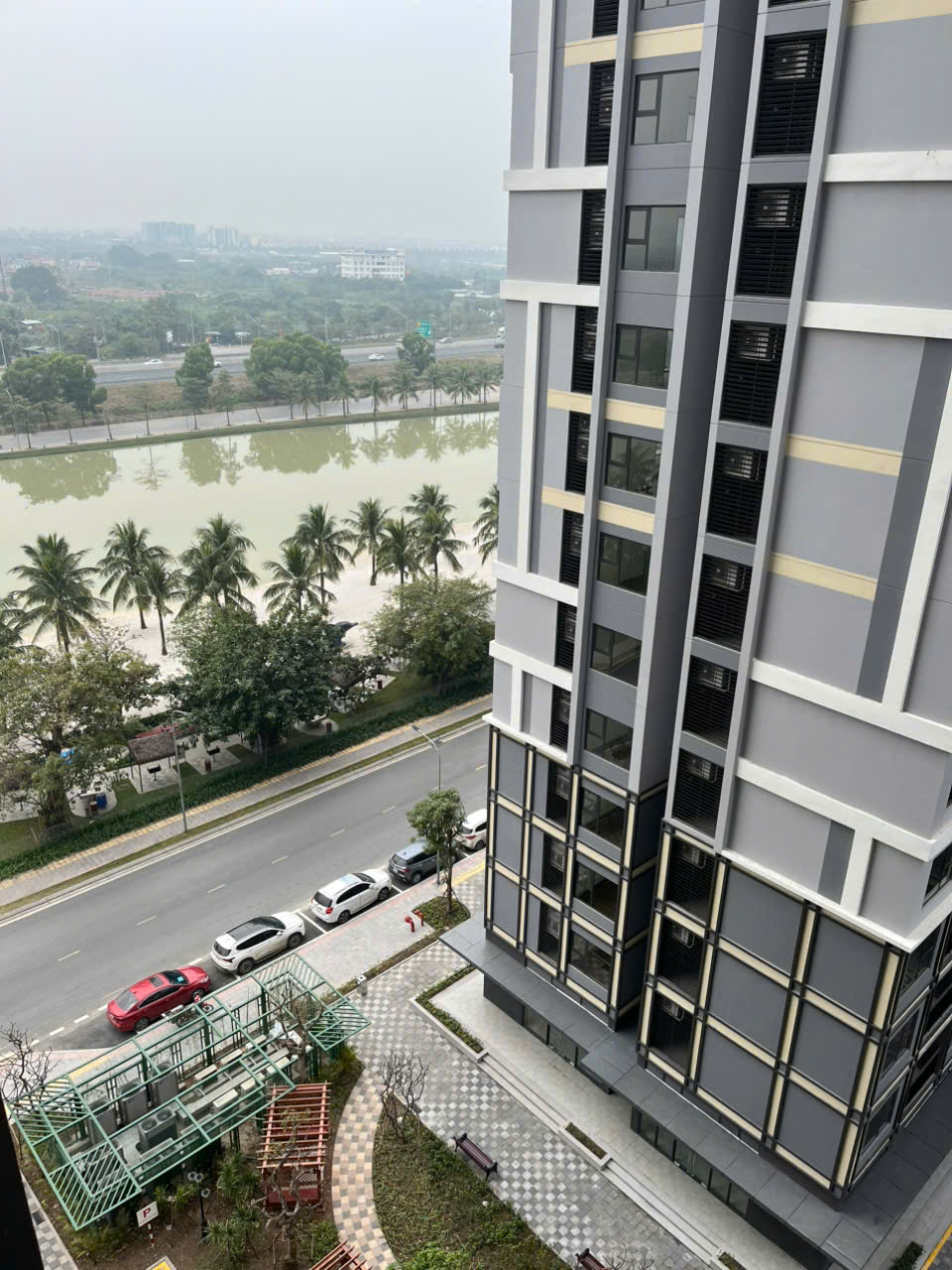 Cho thuê studio Zurich 2, tầng trung, nội thất cơ bản, ở ngay 9