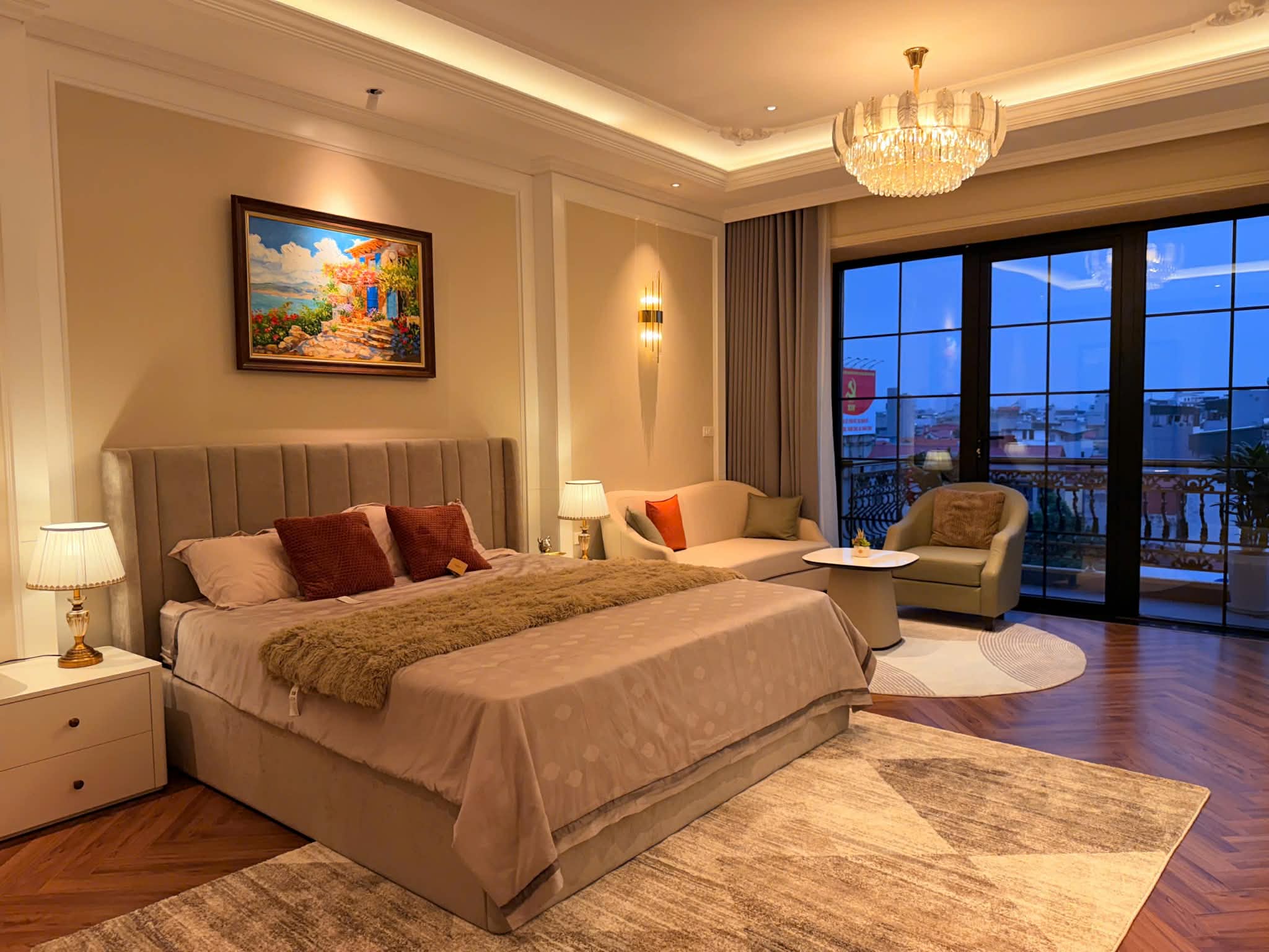 Siêu phẩm mặt phố Long Biên, 7 thang máy, kinh doanh, gần cầu Trần Hưng Đạo 5