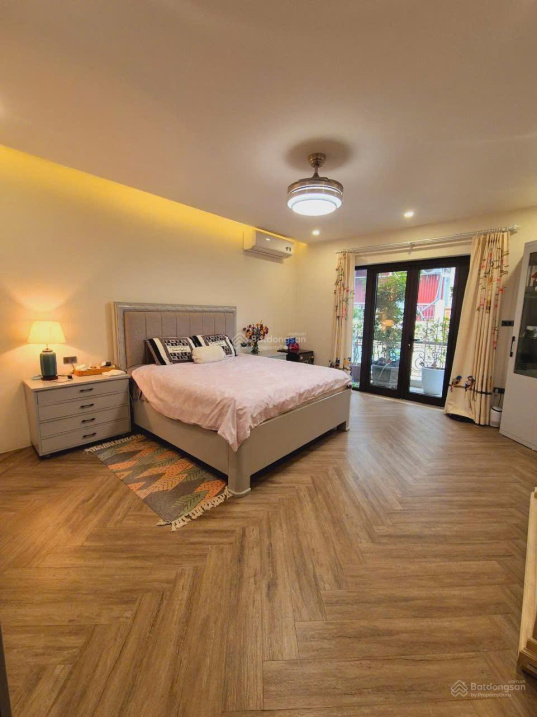 Bán nhà Mặt phố Phạm Văn Đồng - 200m MT 10m Lô góc Vỉa hè Nhà mới Thang Máy KDVP gần KĐT Starlake 5