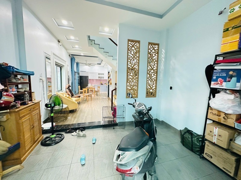 Bán nhà 3 tầng, DT 75m2, Số 7, Linh Trung, Thủ Đức, TP HCM giá 7,89  tỷ, sổ hồng. Liên hệ: