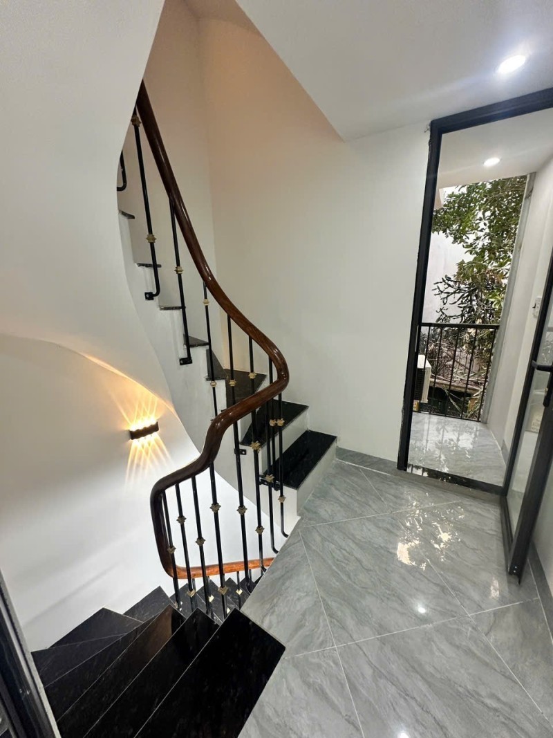 HIẾM – NHÀ MỚI ĐẸP Ở NGAY – NGÕ NÔNG – TRUNG TÂM HAI BÀ TRƯNG -3.35 tỷ 2