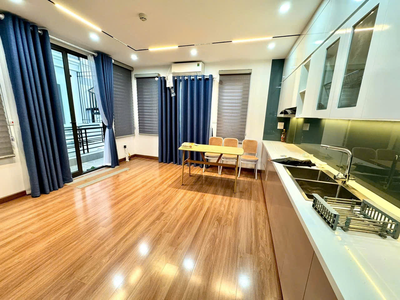 Cho thuê nhà ngõ 83 Trung Kính, Cầu Giấy 40m x 6T THANG MÁY, NHÀ MỚI giá 25tr