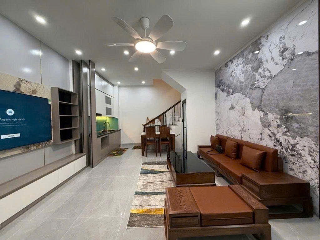 Cho thuê nhà 45 Võ Chí Công Cầu Giấy 45m x 5T giá 13 triệu NHÀ ĐẸP, CHO Ở NHÓM 2