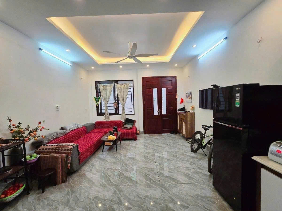 Cho thuê nhà riêng đường Cầu Giấy 30m x 5T, 3PN4VS giá 16tr NHÀ ĐẸP, FULL ĐỒ