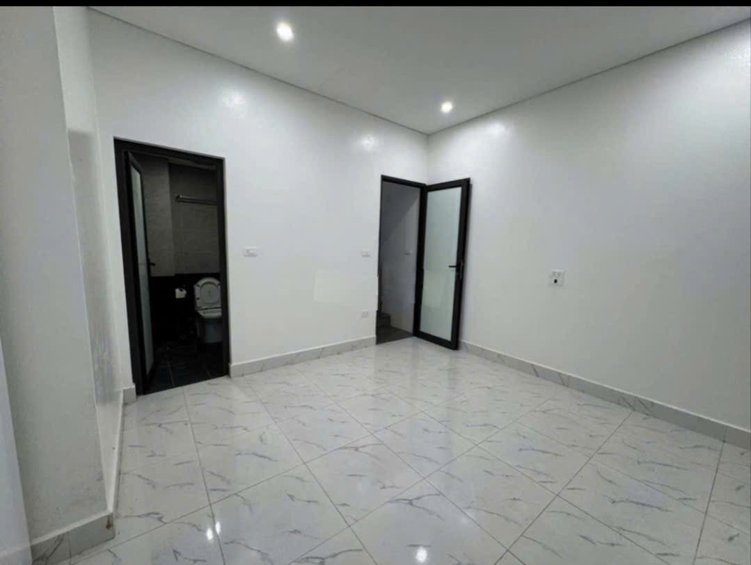 Cho thuê nhà riêng Trần Khát Chân, Hai Bà Trưng 30m x 5T giá 11.5 triệu Ở NHÓM 2