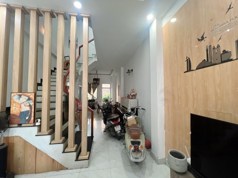 Bán nhà 3 tầng đường số 10, Hiệp Bình Phước, Thủ Đức, TP HCM. DT 77m2, sổ hồng, giá 6,9 tỷ. Liên 3