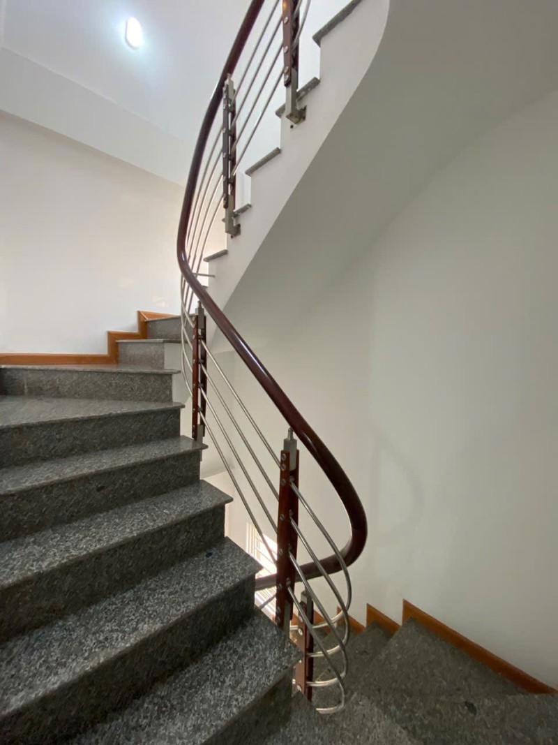 HÀNG HIẾM NGỌC THỤY – Ô TÔ ĐỖ CỬA – NHÀ MỚI 5 TẦNG – VỀ Ở NGAY – 9.2 TỶ 5