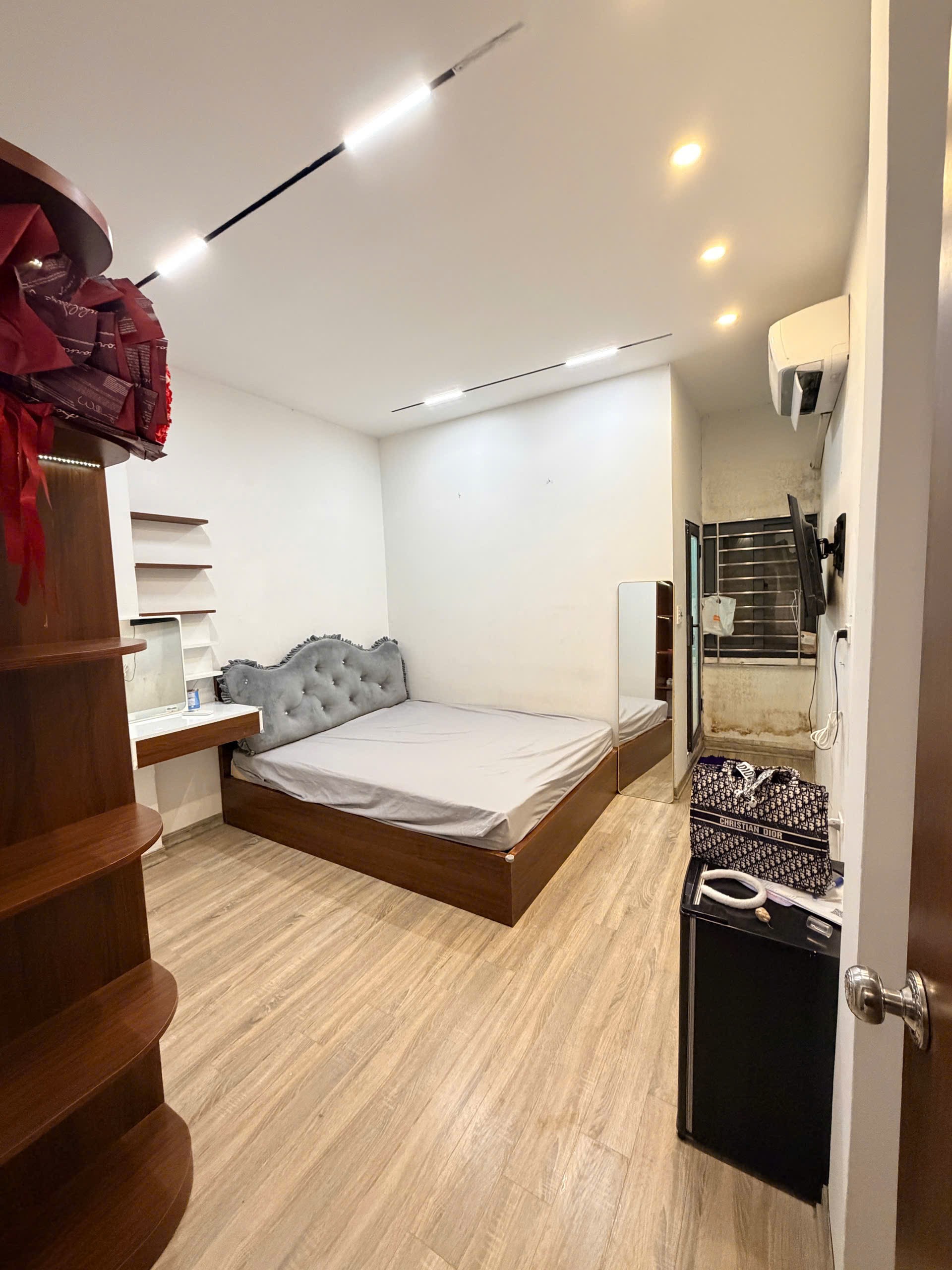 Nhà đẹp, FULL ĐỒ Văn Hương, Tôn Đức Thắng - Đống Đa 26m x 4T giá 10 triệu 3