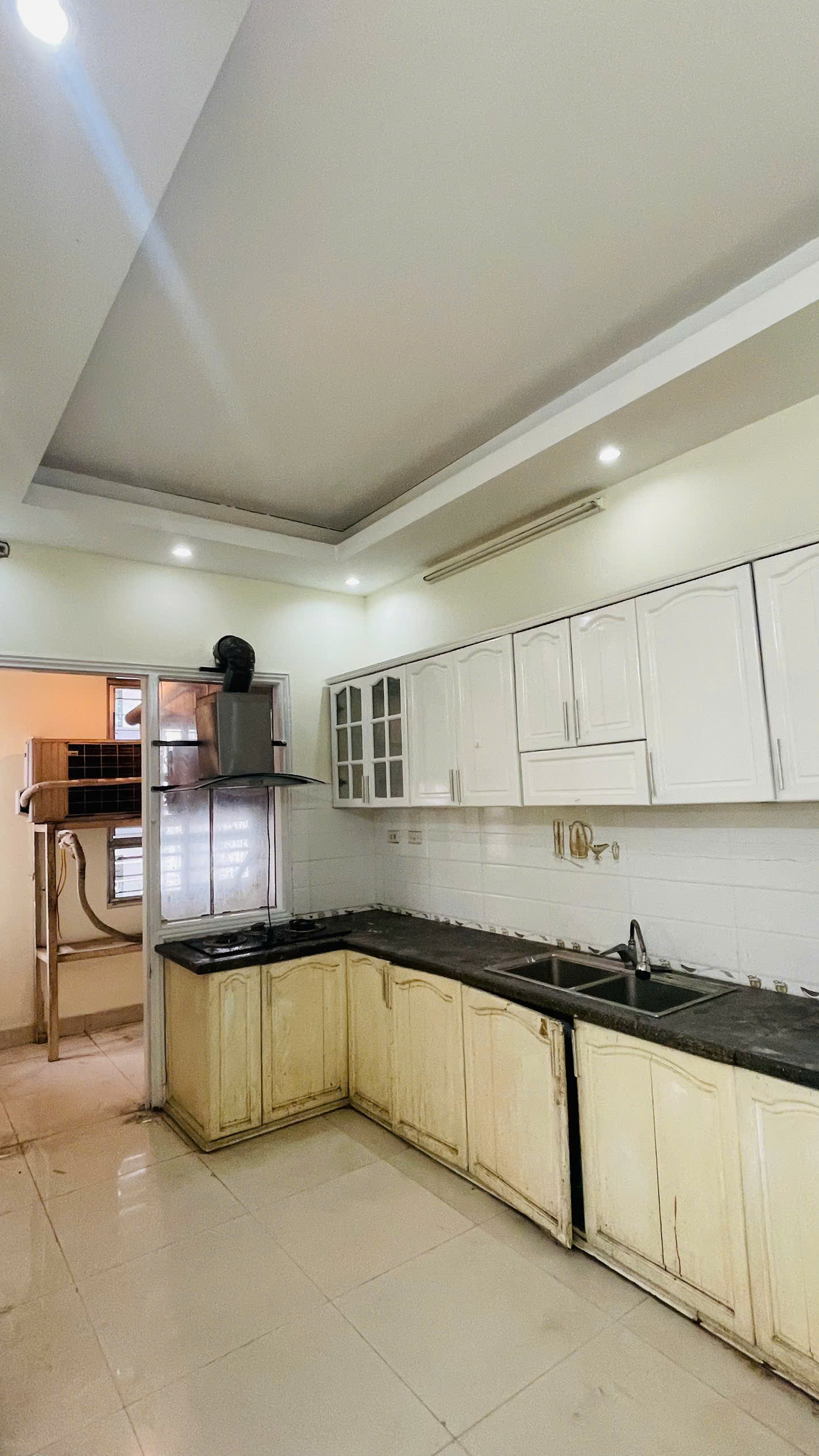 Cho thuê căn hộ chung cư Big Tower 18 Phạm Hùng, Nam Từ Liêm 125m, 3 NGỦ giá 15tr 5