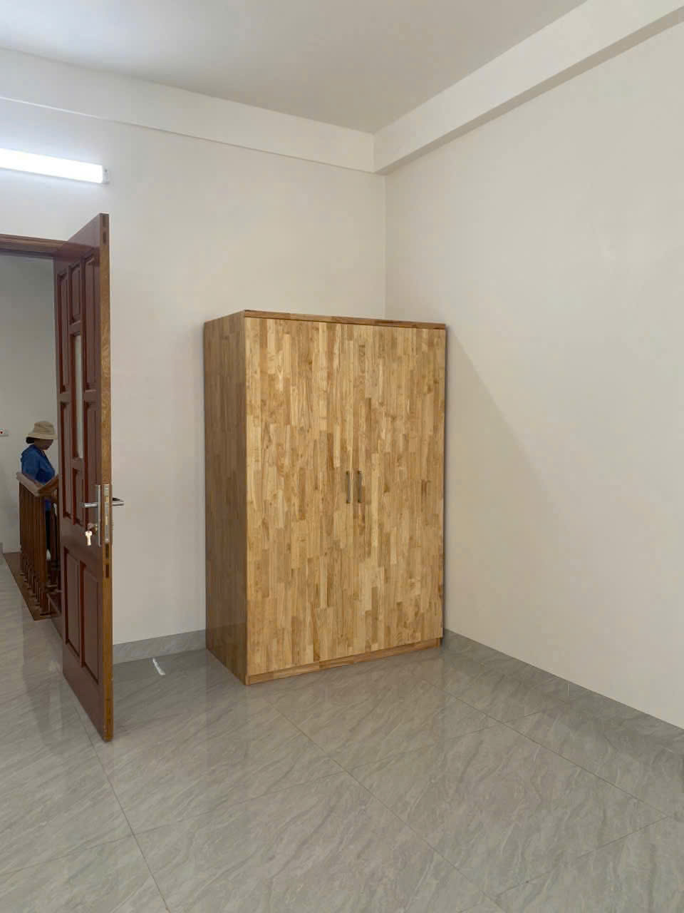 Cho thuê nhà Phố Trần Quốc Hoàn, Cầu Giấy 35m x 5T giá 15 triệu, NGÕ Ô TÔ THÔNG 2