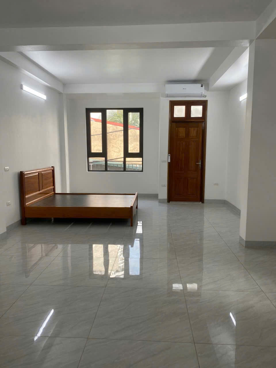 Cho thuê nhà Phố Trần Quốc Hoàn, Cầu Giấy 35m x 5T giá 15 triệu, NGÕ Ô TÔ THÔNG 3