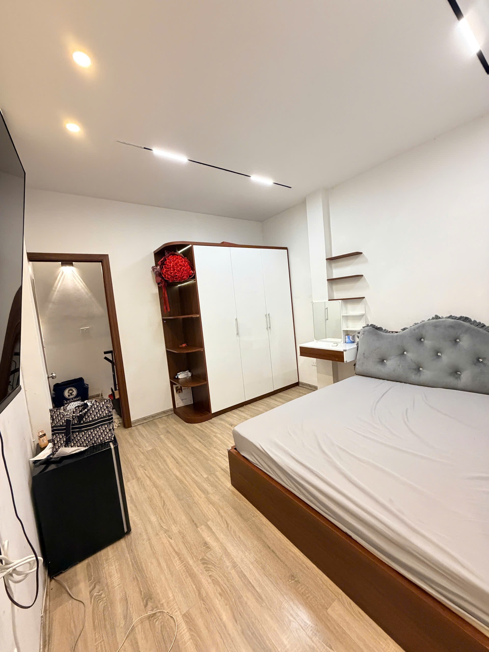 Nhà đẹp, FULL ĐỒ Văn Hương, Tôn Đức Thắng - Đống Đa 26m x 4T giá 10 triệu 5