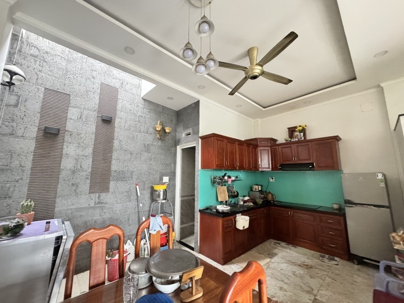 Bán nhà 4 tầng trong ngõ Làng Tăng Phú, Q.9, Thủ Đức, TP HCM. DT 61m2, giá 7,99  tỷ, sổ hồng, 4PN, 3