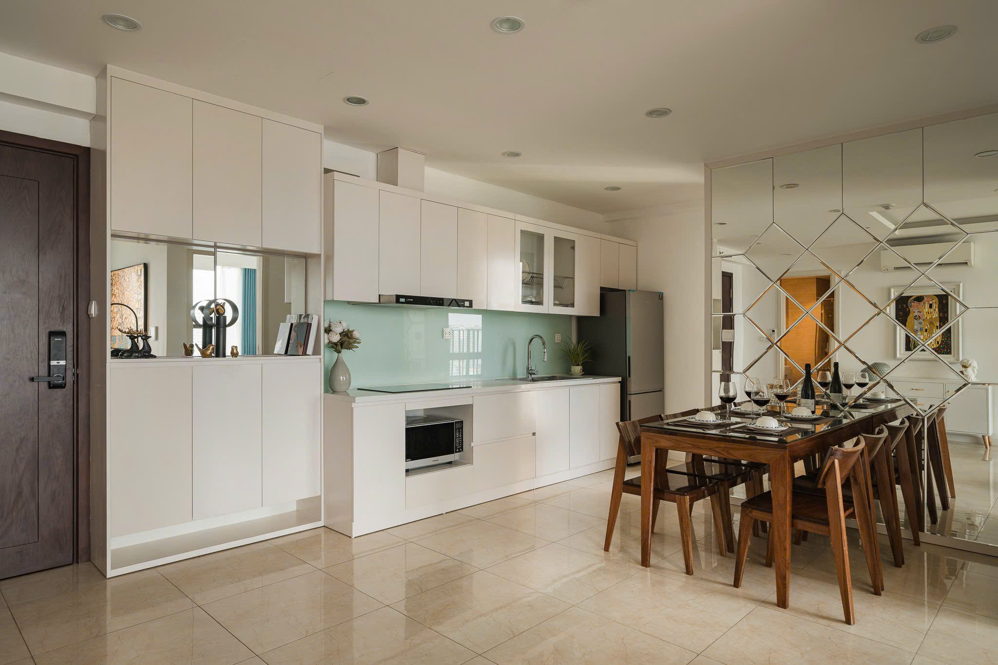 Bán căn hộ 2PN Vinhomes D'Capitale giá chỉ 9 tỷ chốt luôn 2