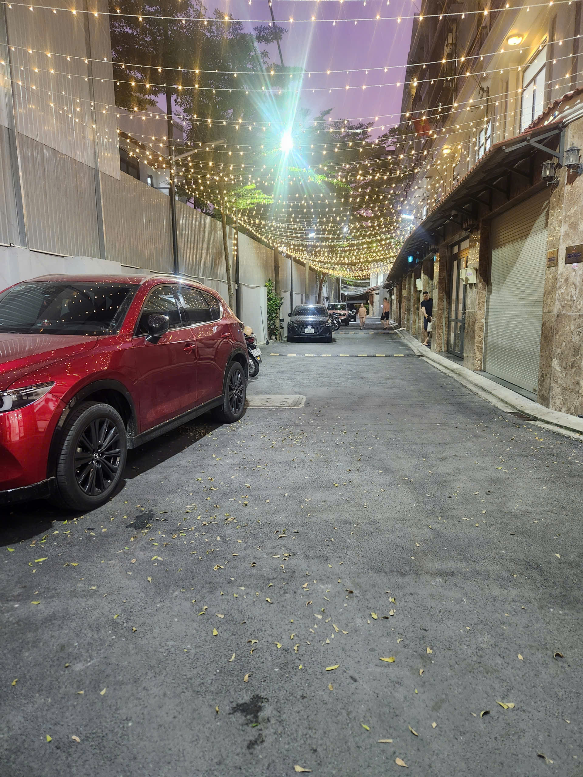 BÁN NHÀ 4 TẦNG NHÀ MỚI VÀO Ở NGAY - QUỐC LỘ 13 - HẺM XE HƠI THÔNG - 8 TỶ NHỈNH