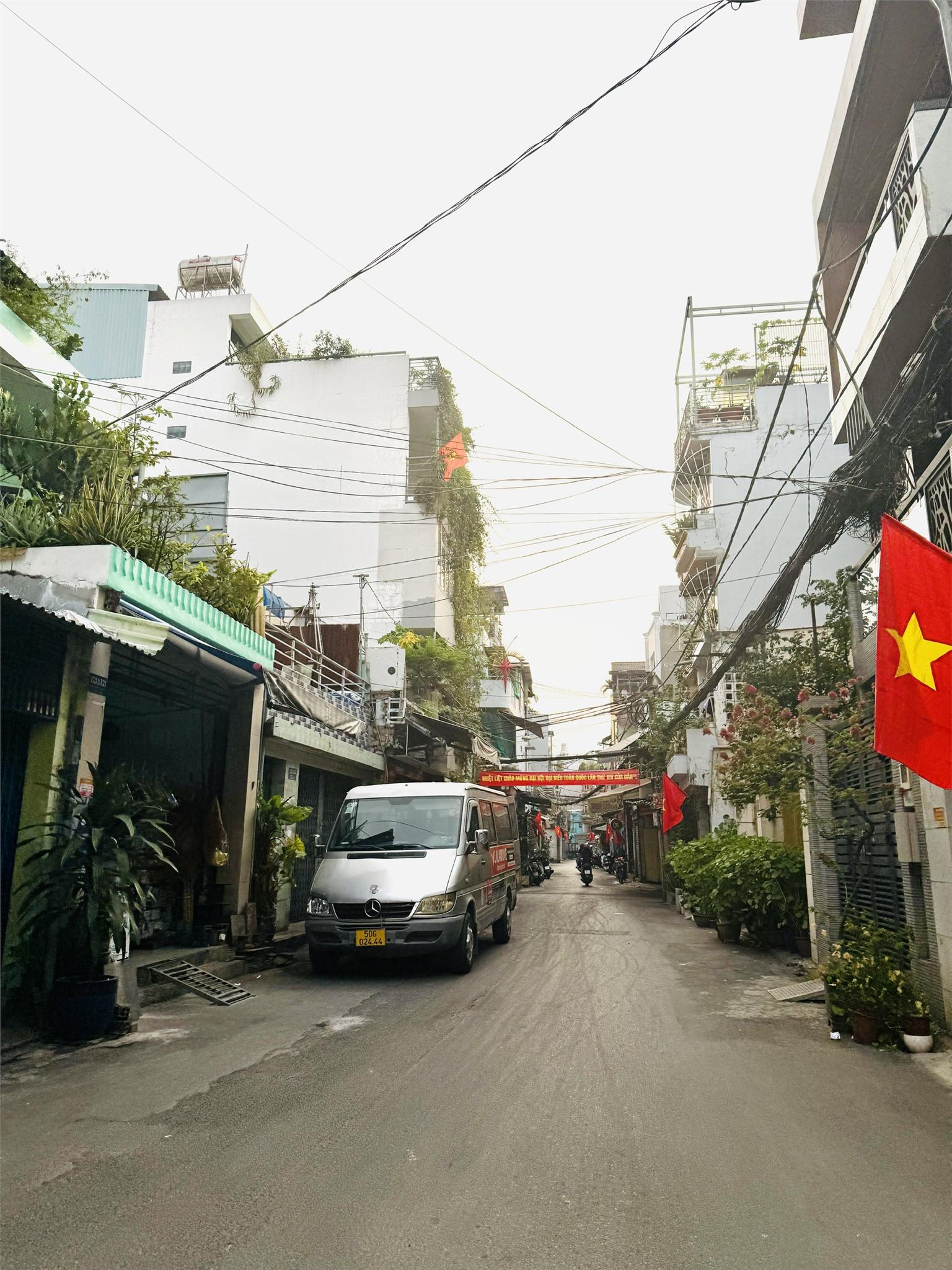 Bán nhà hẻm 8m đường Phạm Văn Hai, phường 3, Tân Bình; 5x17m; chợ PVH 5