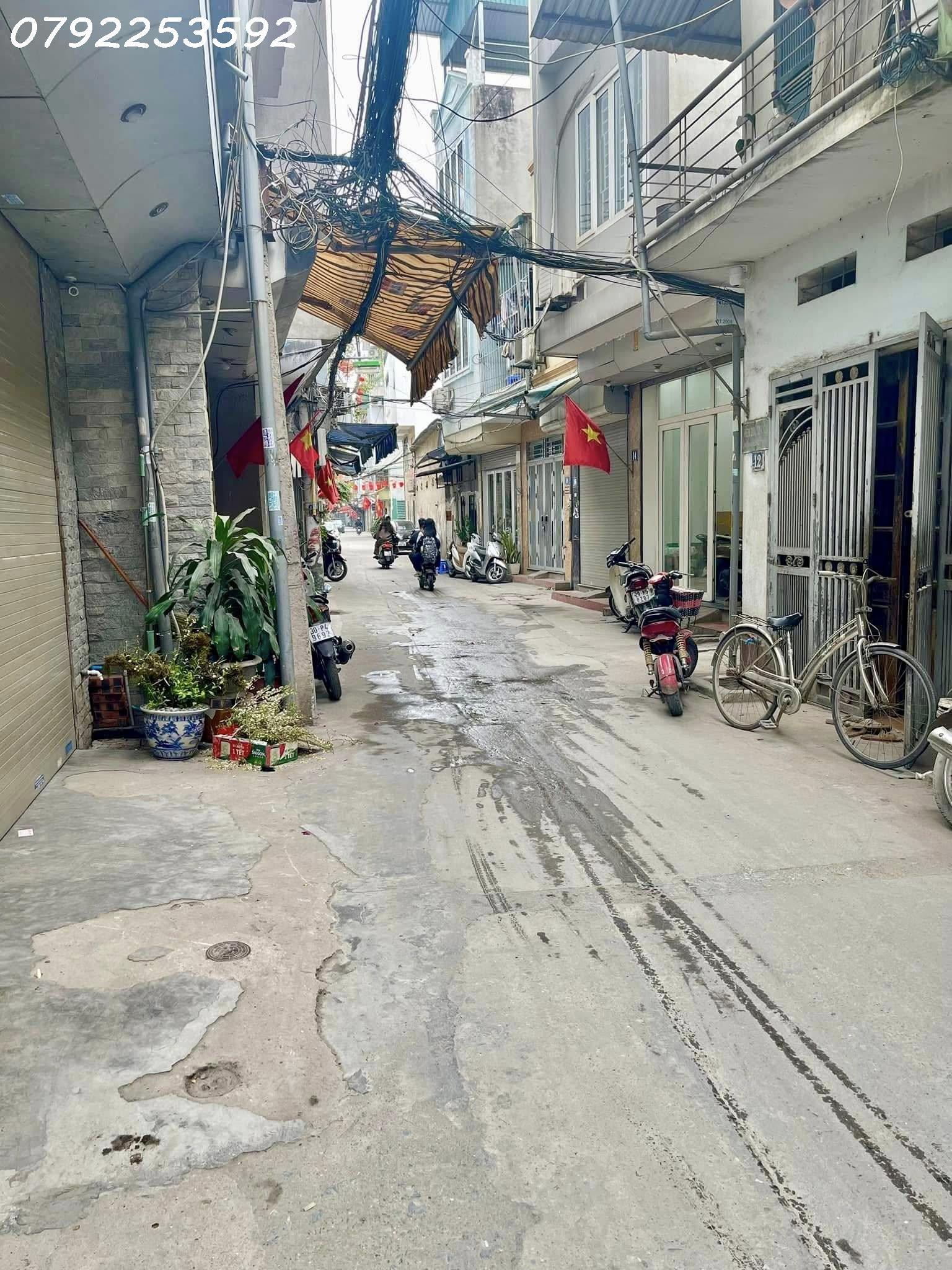 Bán Nhà Bùi Xương Trạch. Thanh Xuân. Diện tích 35m2 x4tầng. Mặt tiền 3.5m2. Giá Bán. 5 tỷ 2