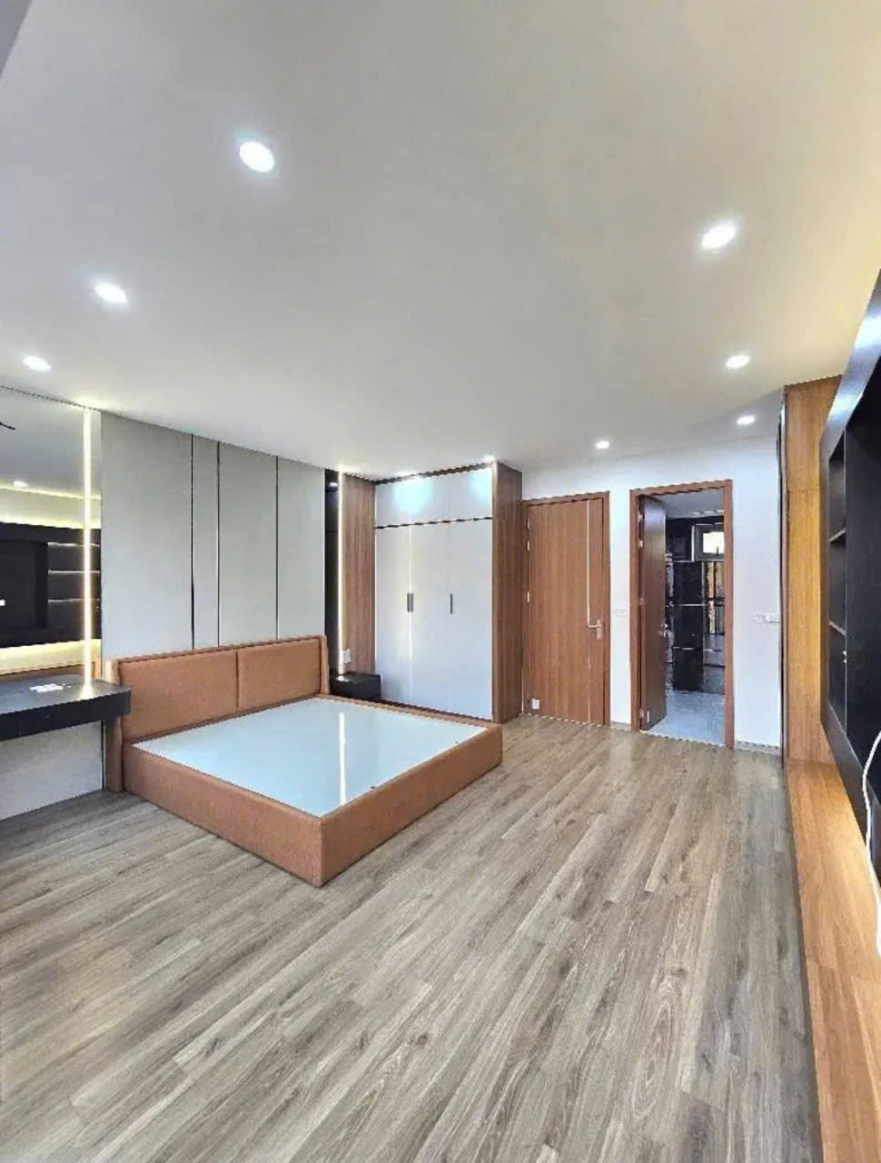 GIẢM SÂU 200TR – NHÀ NGÕ Ô TÔ PHỐ TÂY SƠN6 TẦNG THANG MÁY – 39M² – 13.6 TỶ – THANH KHOẢN CAO 3