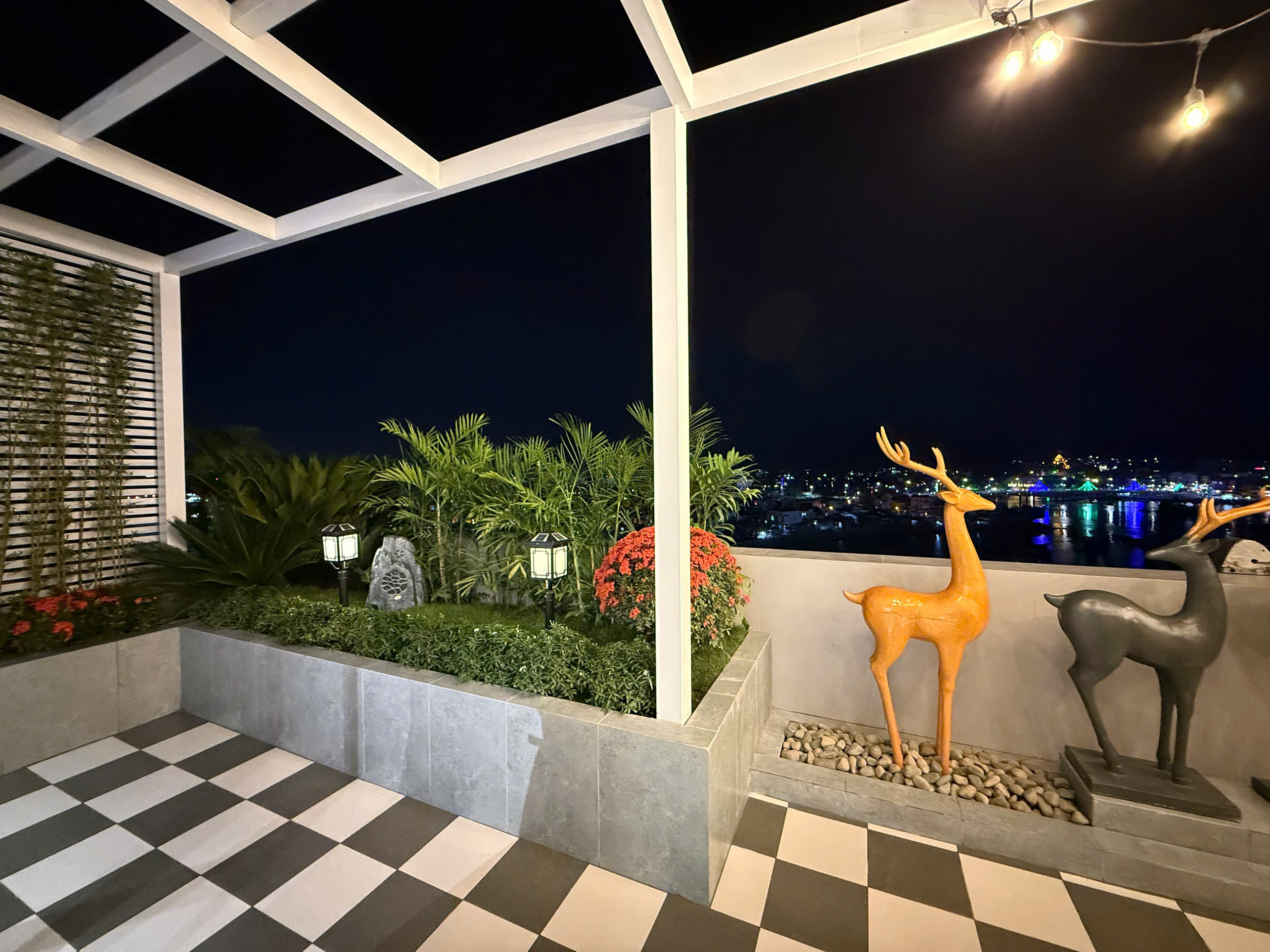 CĂN HỘ BIỂN NGAY TRUNG TÂM NHA TRANG. BAN CÔNG RỘNG VIEW BIỂN GIÁ SIÊU RẺ 3