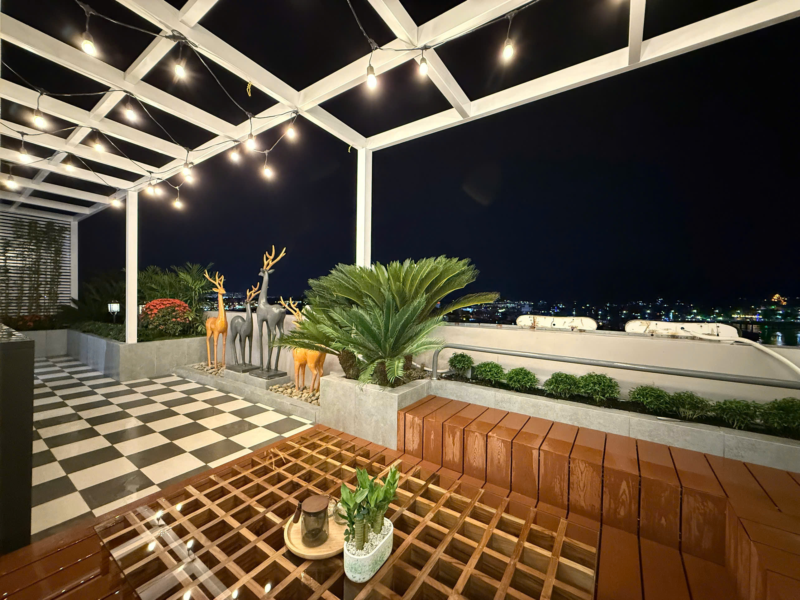 CĂN HỘ BIỂN NGAY TRUNG TÂM NHA TRANG. BAN CÔNG RỘNG VIEW BIỂN GIÁ SIÊU RẺ 5