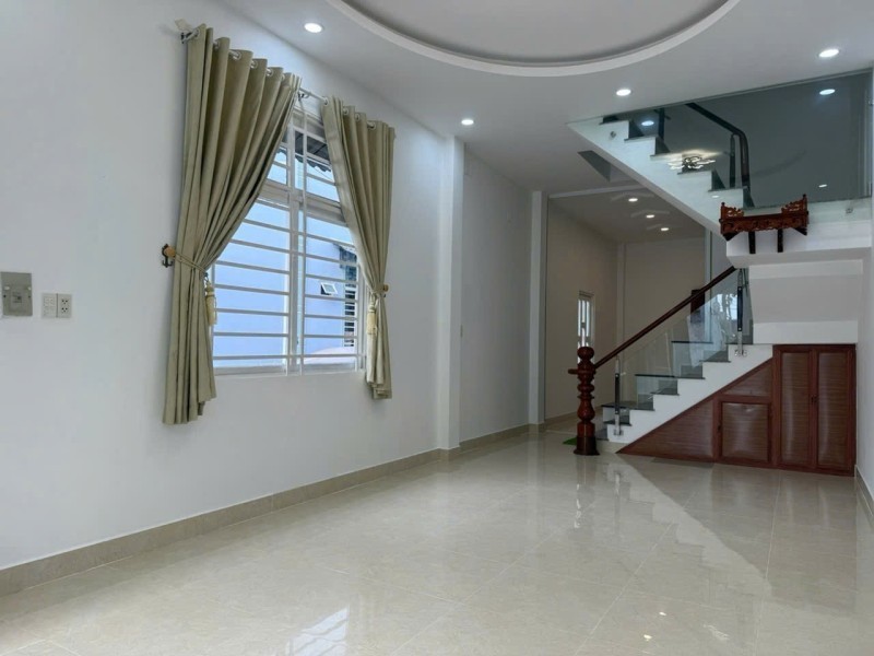 Bán nhà đường số 2, Phường Tăng Nhơn Phú B, Thủ Đức, TP HCM. DT 60m2. Giá 6,3 tỷ, sổ hồng. Liên hệ