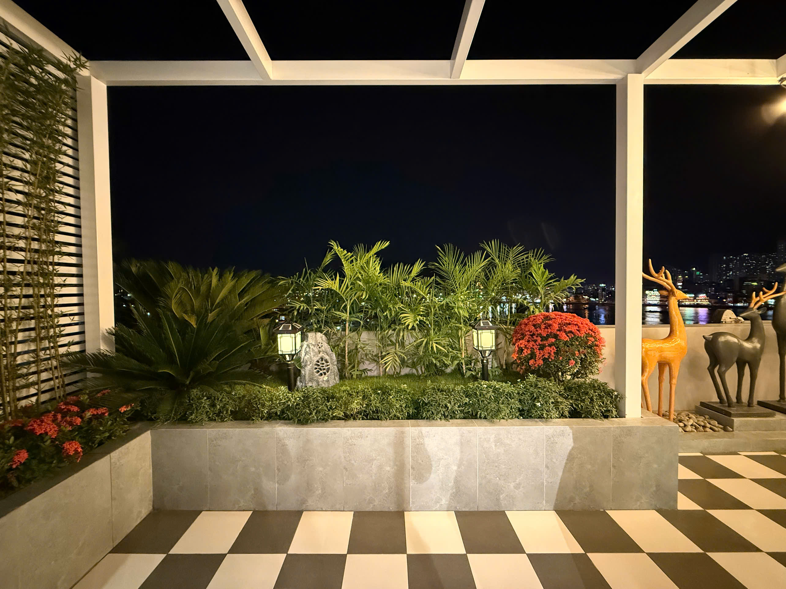 CĂN HỘ BIỂN NGAY TRUNG TÂM NHA TRANG. BAN CÔNG RỘNG VIEW BIỂN GIÁ SIÊU RẺ 4