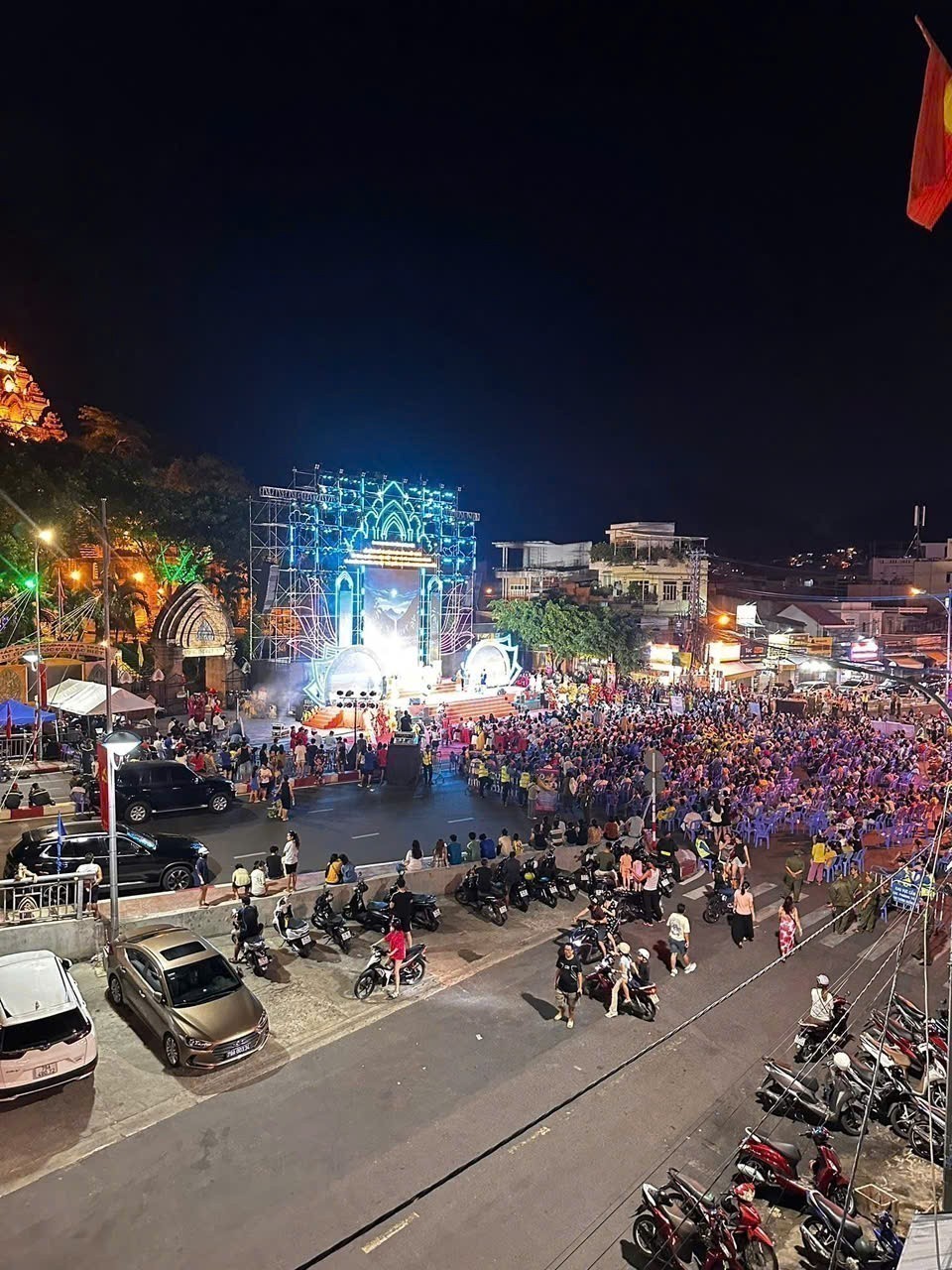 Bán nhà mặt tiền Cù Huân, đối diện Tháp Bà Ponagar, Bắc Nha Trang, đường 18m, giá 10,4 tỷ 2