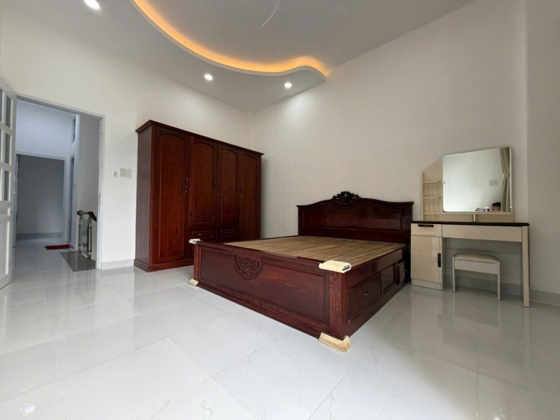 Bán nhà đường số 2, Phường Tăng Nhơn Phú B, Thủ Đức, TP HCM. DT 60m2. Giá 6,3 tỷ, sổ hồng. Liên hệ 4