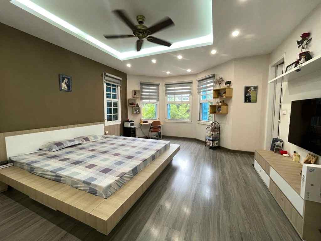 biệt thự sân vườn Ngọc Thụy, 430m x 4 tầng, mặt tiền 11m, ôtô tránh, full thổ cư 5