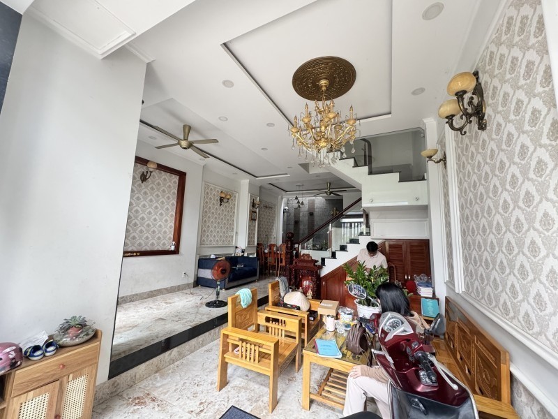 Bán nhà 4 tầng trong ngõ Làng Tăng Phú, Q.9, Thủ Đức, TP HCM. DT 61m2, giá 7,99  tỷ, sổ hồng, 4PN,