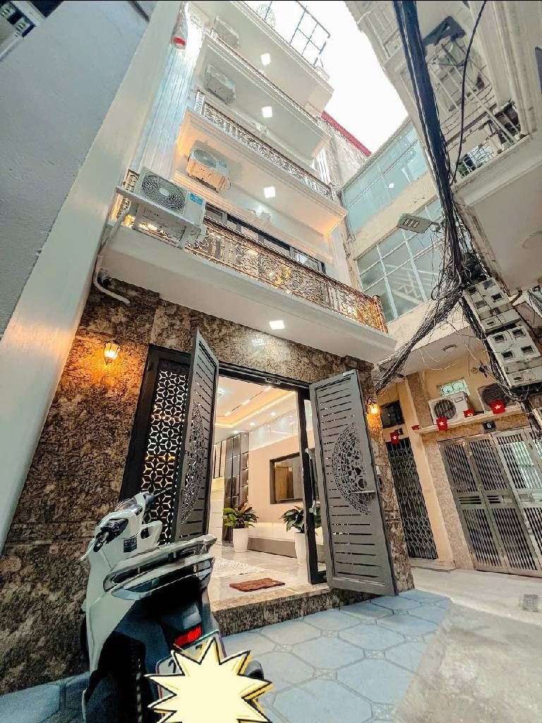 Cần bán Nhà mặt tiền đường Trần Khát Chân, Phường Thanh Nhàn, Diện tích 42m², Giá 13.9 Tỷ