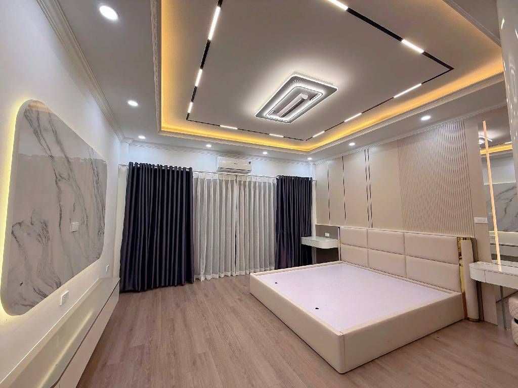 Cần bán Nhà mặt tiền đường Trần Khát Chân, Phường Thanh Nhàn, Diện tích 42m², Giá 13.9 Tỷ 5