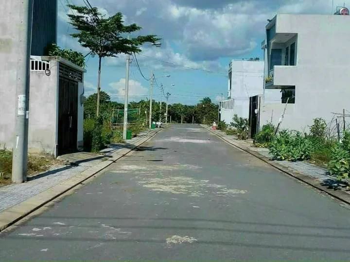 Cần bán  lô đất tại KDC sở văn hóa thông tin Q9 đường Liên Phường giá chỉ 70tr/m2 2