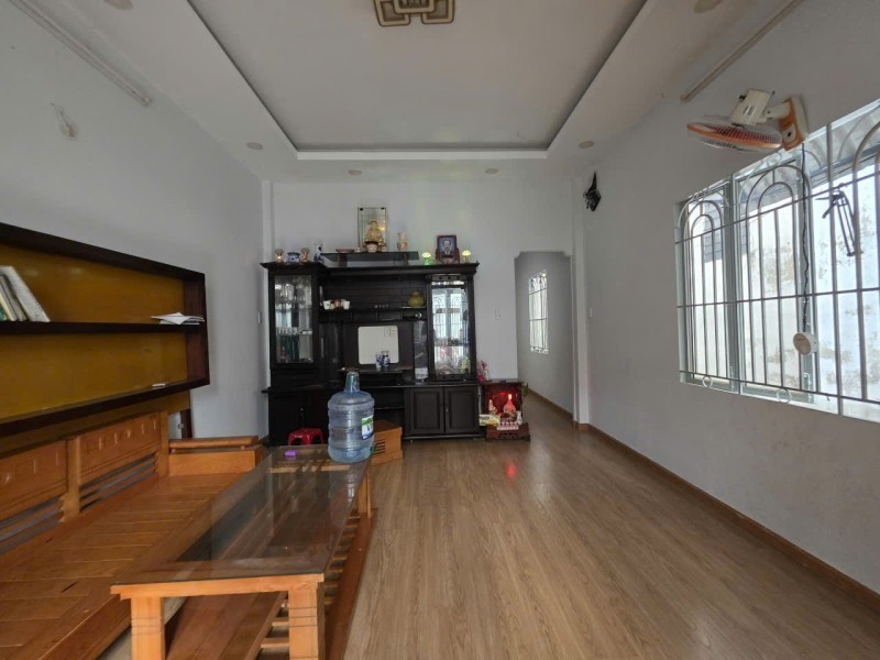 Bán nhà đường 297, Phước Long B, Quận Thủ Đức, TP HCM. DT 100m2, một trệt,  giá 6,5 tỷ, sổ hồng. 2